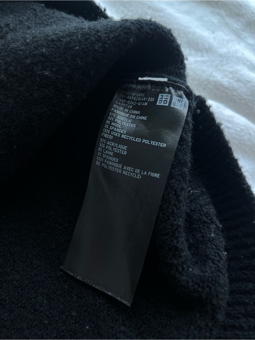 Uniqlo Black V-Neck Button Front Cardigan with Pockets - Picture 5 of 5
